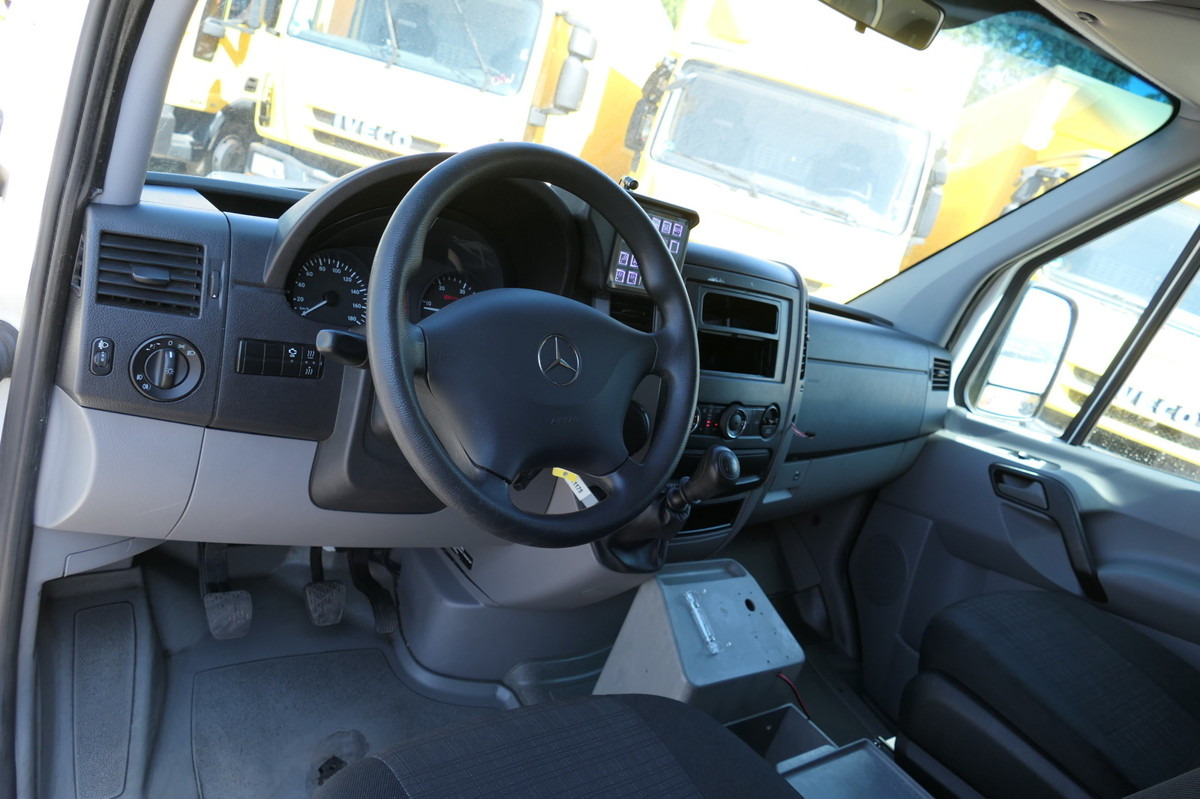 Ambulanse MERCEDES-BENZ Sprinter 316 CDI Klima Rettungswagen: bilde 14 Ambulanse MERCEDES-BENZ Sprinter 316 CDI Klima Rettungswagen: bilde 14