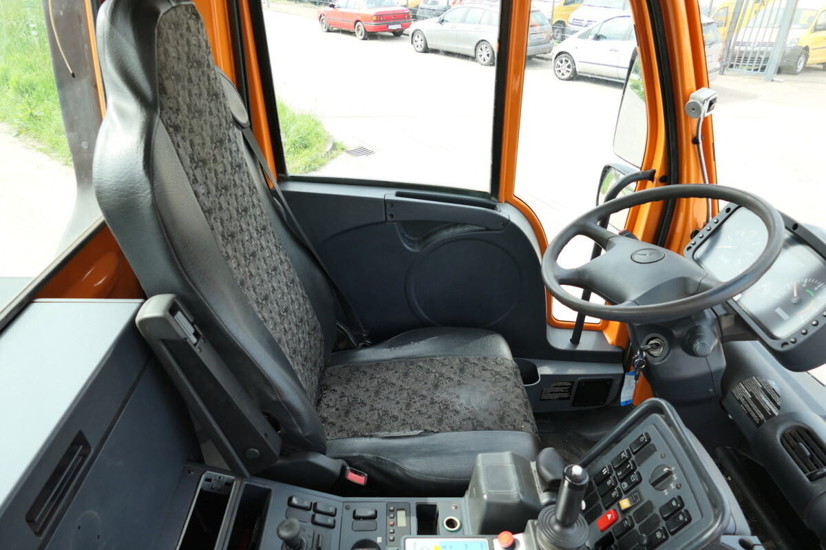Interior photo 1: Planbil, Utility-/ Spesiell maskin UNIMOG U400 405/12 AHK KLIMA ZAPFWELLE vorn SFZ KOMMUN Interior photo 1: Planbil, Utility-/ Spesiell maskin UNIMOG U400 405/12 AHK KLIMA ZAPFWELLE vorn SFZ KOMMUN