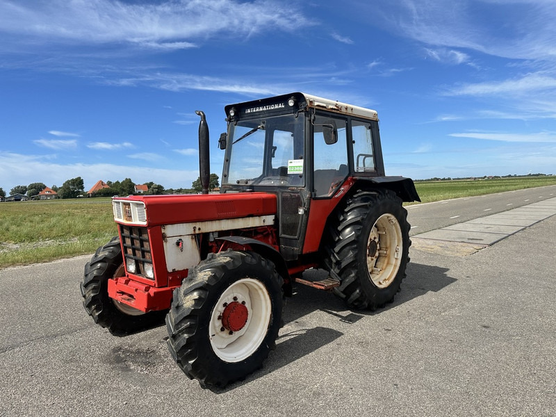 International 845 - Traktor: bilde 1 International 845 - Traktor: bilde 1