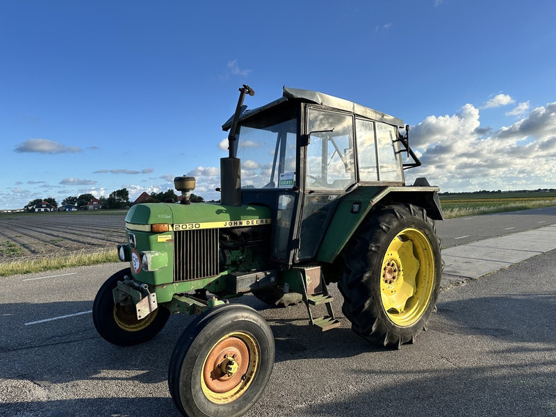 John Deere 2030 - Traktor: bilde 1 John Deere 2030 - Traktor: bilde 1