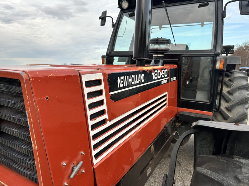 New Holland 180-90 DT - Traktor: bilde 2 New Holland 180-90 DT - Traktor: bilde 2