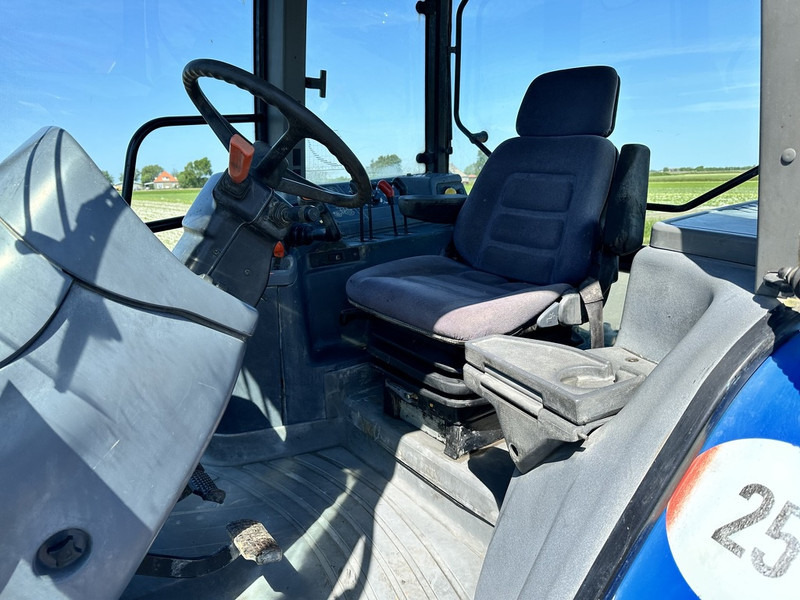 New Holland 8260 - Traktor: bilde 5 New Holland 8260 - Traktor: bilde 5