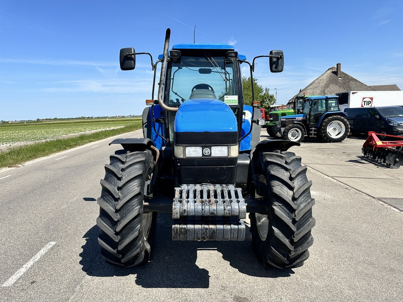 New Holland 8260 - Traktor: bilde 3 New Holland 8260 - Traktor: bilde 3