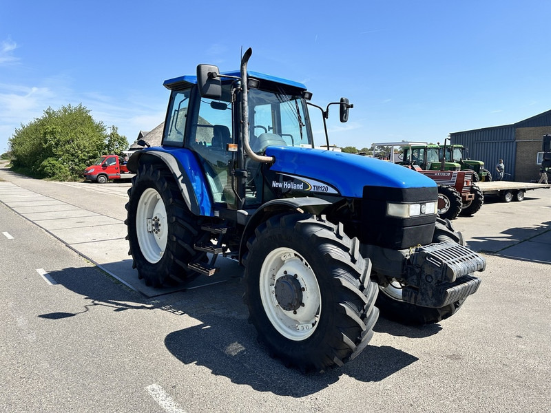 New Holland 8260 - Traktor: bilde 4 New Holland 8260 - Traktor: bilde 4