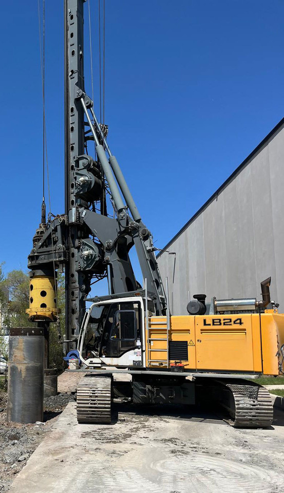 Liebherr LB-24 - Påledrivar: bilde 1 Liebherr LB-24 - Påledrivar: bilde 1