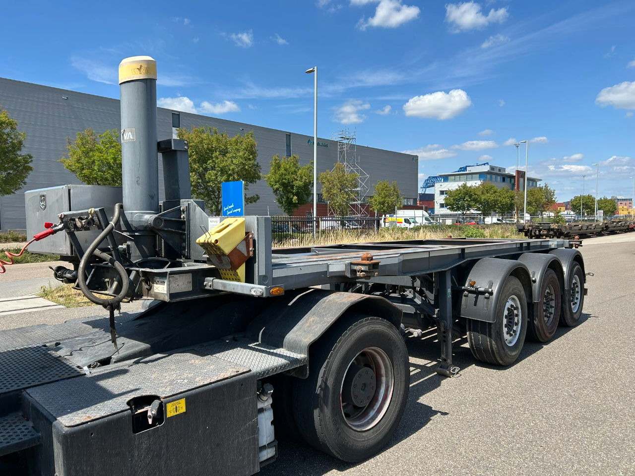 Mafa 2 x in stock 20 ft tipping chassis / disc brakes / lifting axle / alcoa wheels - Container-transport/ Vekselflak semitrailer: bilde 1 Mafa 2 x in stock 20 ft tipping chassis / disc brakes / lifting axle / alcoa wheels - Container-transport/ Vekselflak semitrailer: bilde 1