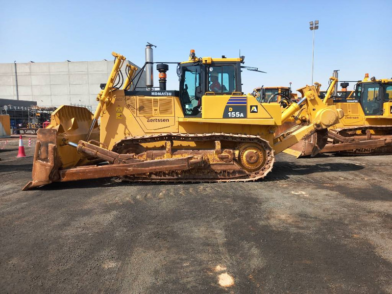 Komatsu D155A-6R (4 Pcs available in Abu Dhabi) - Bulldozer: bilde 1 Komatsu D155A-6R (4 Pcs available in Abu Dhabi) - Bulldozer: bilde 1