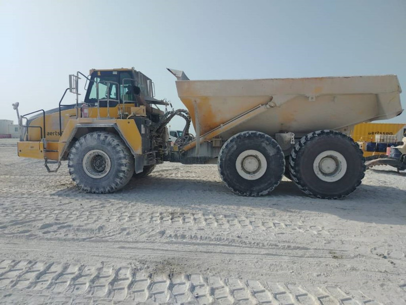 Komatsu HM400-3R (4 pieces available in Abu Dhabi) - Rammestyrt dumper: bilde 1 Komatsu HM400-3R (4 pieces available in Abu Dhabi) - Rammestyrt dumper: bilde 1