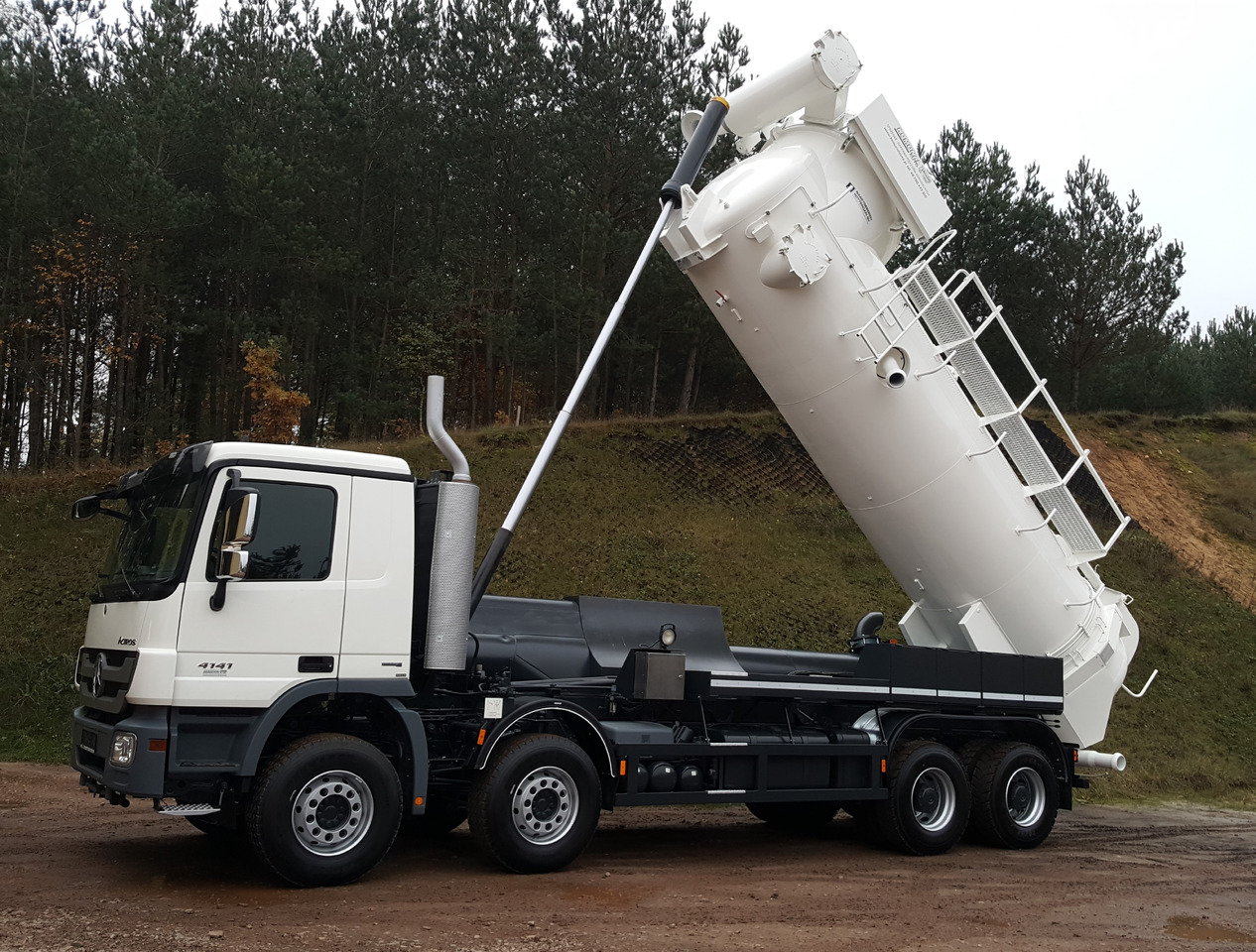 Mercedes NAAKTGEBOREN Vacu Press 8000 - Vakuum lastebil: bilde 2 Mercedes NAAKTGEBOREN Vacu Press 8000 - Vakuum lastebil: bilde 2