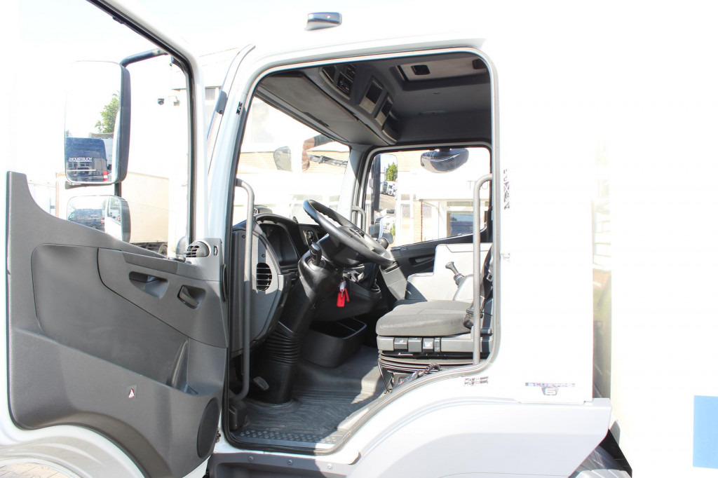 Mercedes-Benz Atego 818 E6 Koffer 6m Klima LDW Schalter LBW - Varebil med skap: bilde 4 Mercedes-Benz Atego 818 E6 Koffer 6m Klima LDW Schalter LBW - Varebil med skap: bilde 4