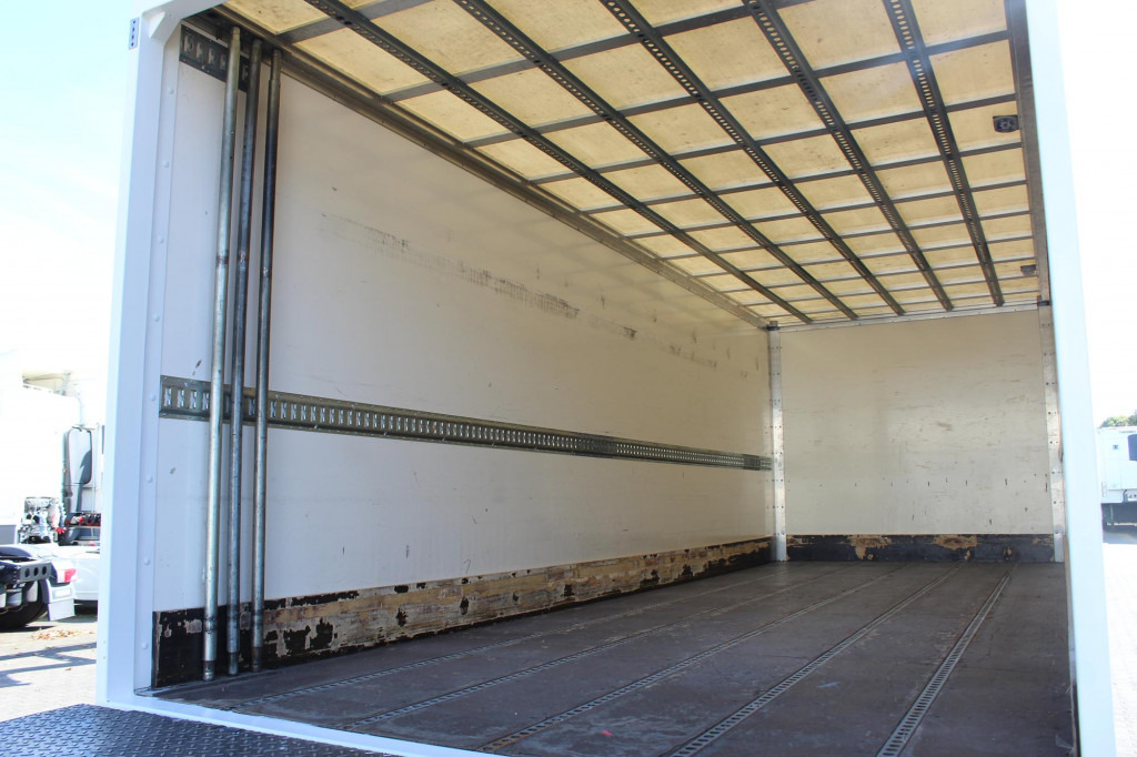 Renault D14 220E6 Laderbordwand nur 166 Tkm Klima - Skapbil: bilde 3 Renault D14 220E6 Laderbordwand nur 166 Tkm Klima - Skapbil: bilde 3