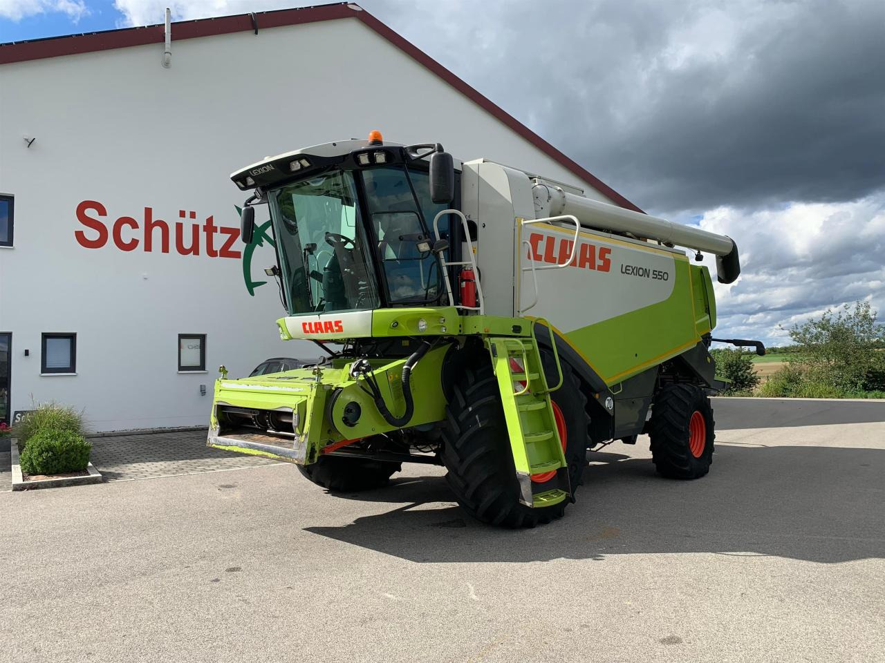 CLAAS Lexion 550 mit Schneidwerk V660, 3D und Klimaautomatik, gepflegter Zustand, Baujahr 2009 - Skurtresker: bilde 1 CLAAS Lexion 550 mit Schneidwerk V660, 3D und Klimaautomatik, gepflegter Zustand, Baujahr 2009 - Skurtresker: bilde 1