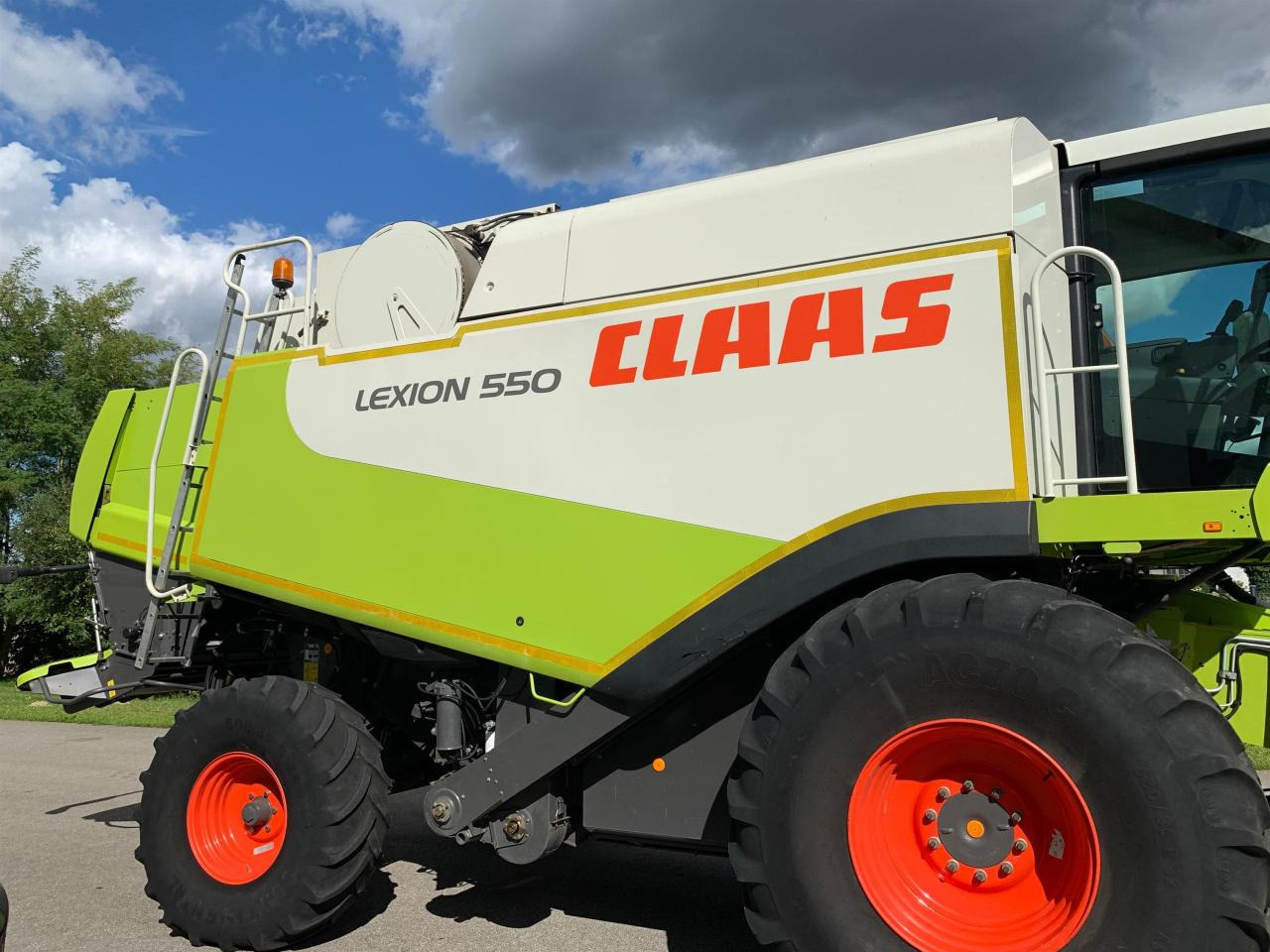 CLAAS Lexion 550 mit Schneidwerk V660, 3D und Klimaautomatik, gepflegter Zustand, Baujahr 2009 - Skurtresker: bilde 4 CLAAS Lexion 550 mit Schneidwerk V660, 3D und Klimaautomatik, gepflegter Zustand, Baujahr 2009 - Skurtresker: bilde 4