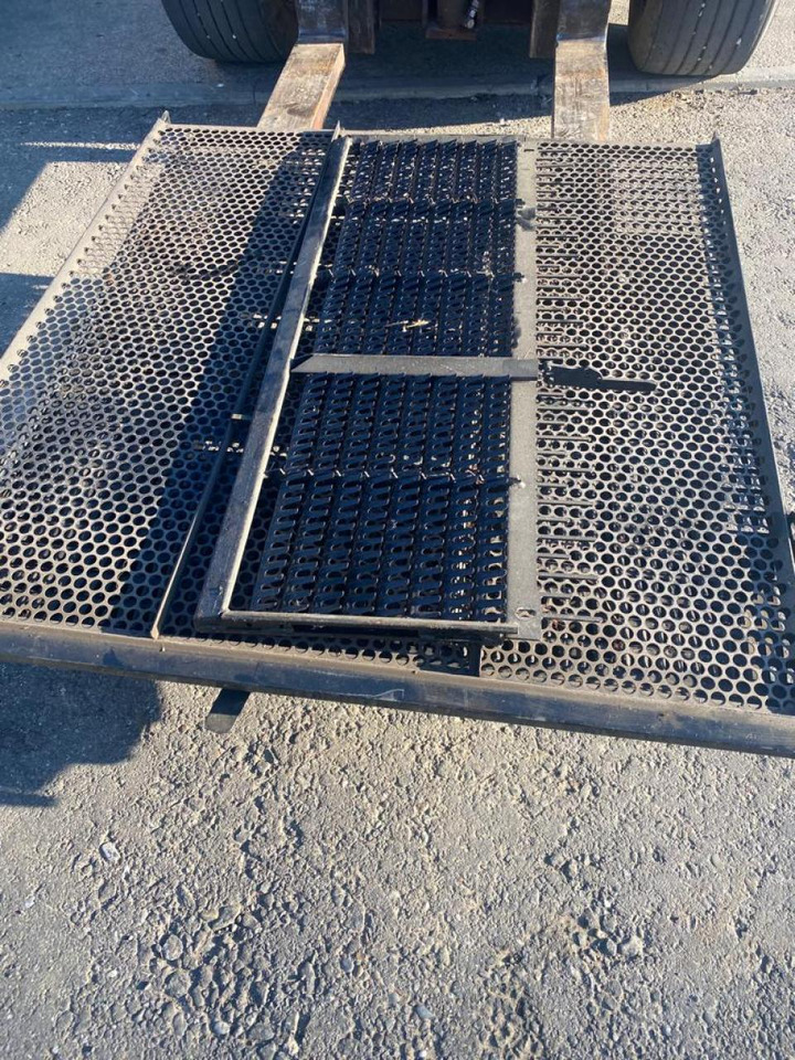 New Holland Maisausrüstung, Korb und Siebe für NH Mähdrescher TC 5.80 5080 5070 - Innhøstingsutstyr: bilde 2 New Holland Maisausrüstung, Korb und Siebe für NH Mähdrescher TC 5.80 5080 5070 - Innhøstingsutstyr: bilde 2