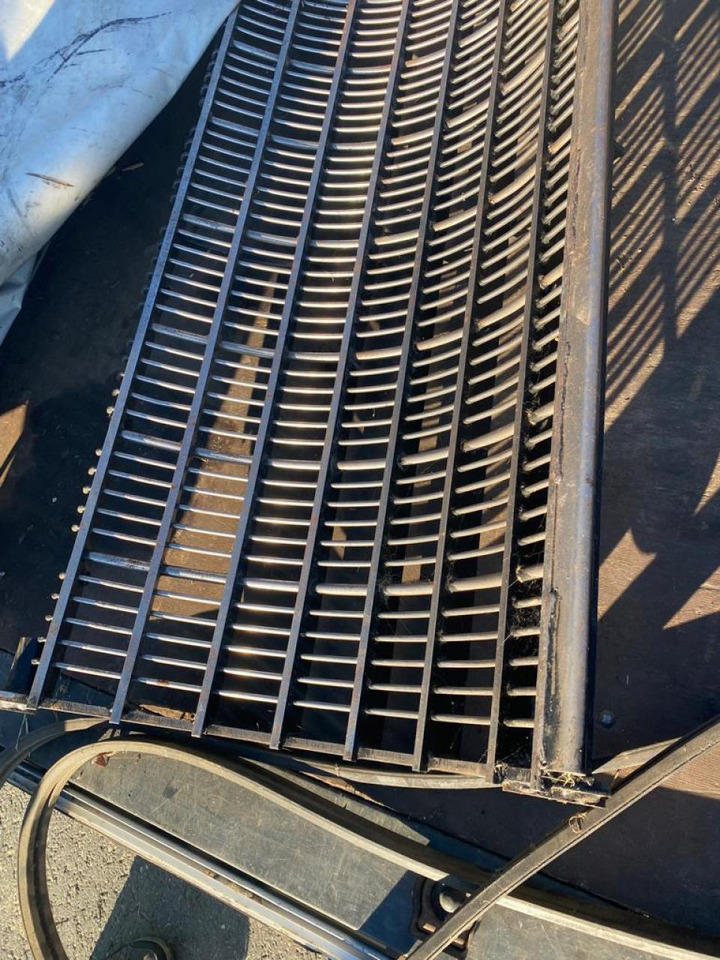 New Holland Maisausrüstung, Korb und Siebe für NH Mähdrescher TC 5.80 5080 5070 - Innhøstingsutstyr: bilde 1 New Holland Maisausrüstung, Korb und Siebe für NH Mähdrescher TC 5.80 5080 5070 - Innhøstingsutstyr: bilde 1