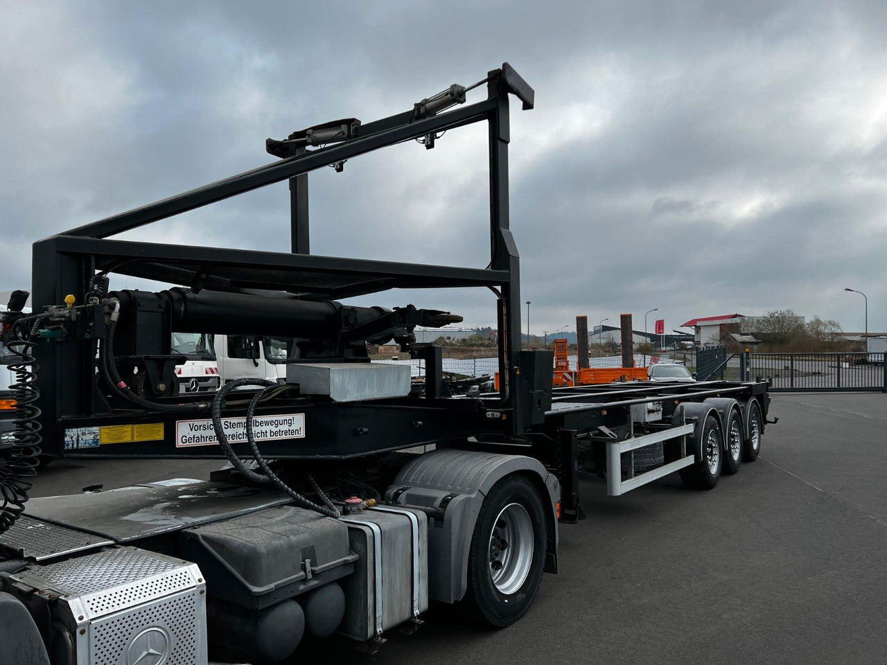 H&W 3- Achs Auflieger für Presscontainer H&W 3- Achs Auflieger für Presscontainer - Container-transport/ Vekselflak semitrailer: bilde 2 H&W 3- Achs Auflieger für Presscontainer H&W 3- Achs Auflieger für Presscontainer - Container-transport/ Vekselflak semitrailer: bilde 2