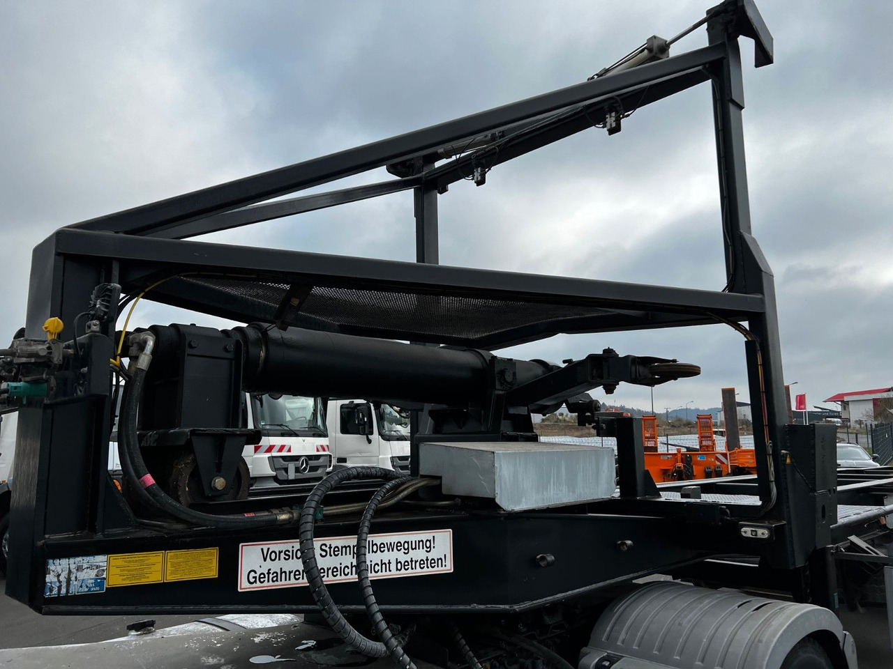 H&W 3- Achs Auflieger für Presscontainer H&W 3- Achs Auflieger für Presscontainer - Container-transport/ Vekselflak semitrailer: bilde 3 H&W 3- Achs Auflieger für Presscontainer H&W 3- Achs Auflieger für Presscontainer - Container-transport/ Vekselflak semitrailer: bilde 3