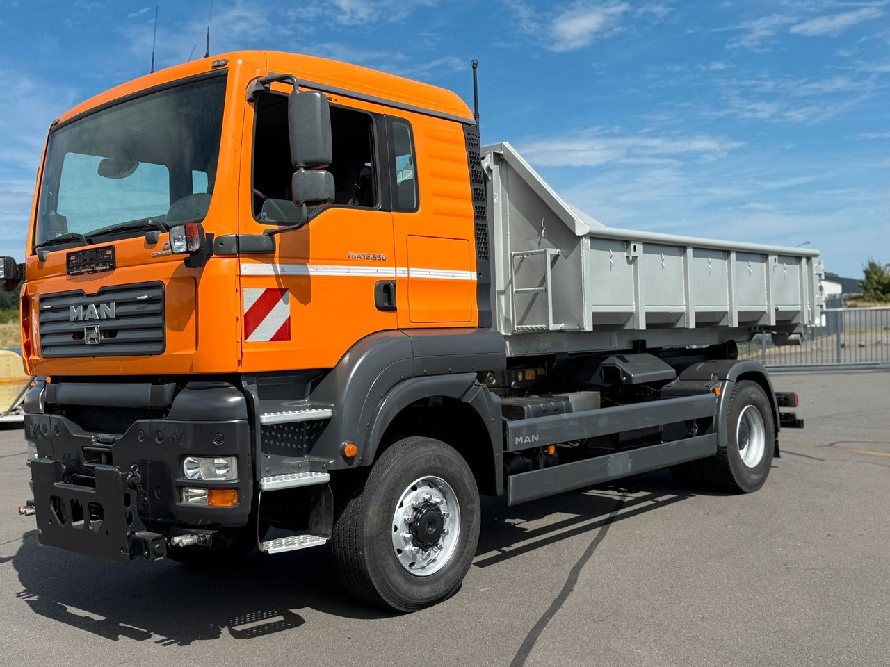 MAN TGA 18.350 4x4 Meiler Abroller RK 14.45 Winterd. - Krokbil: bilde 1 MAN TGA 18.350 4x4 Meiler Abroller RK 14.45 Winterd. - Krokbil: bilde 1