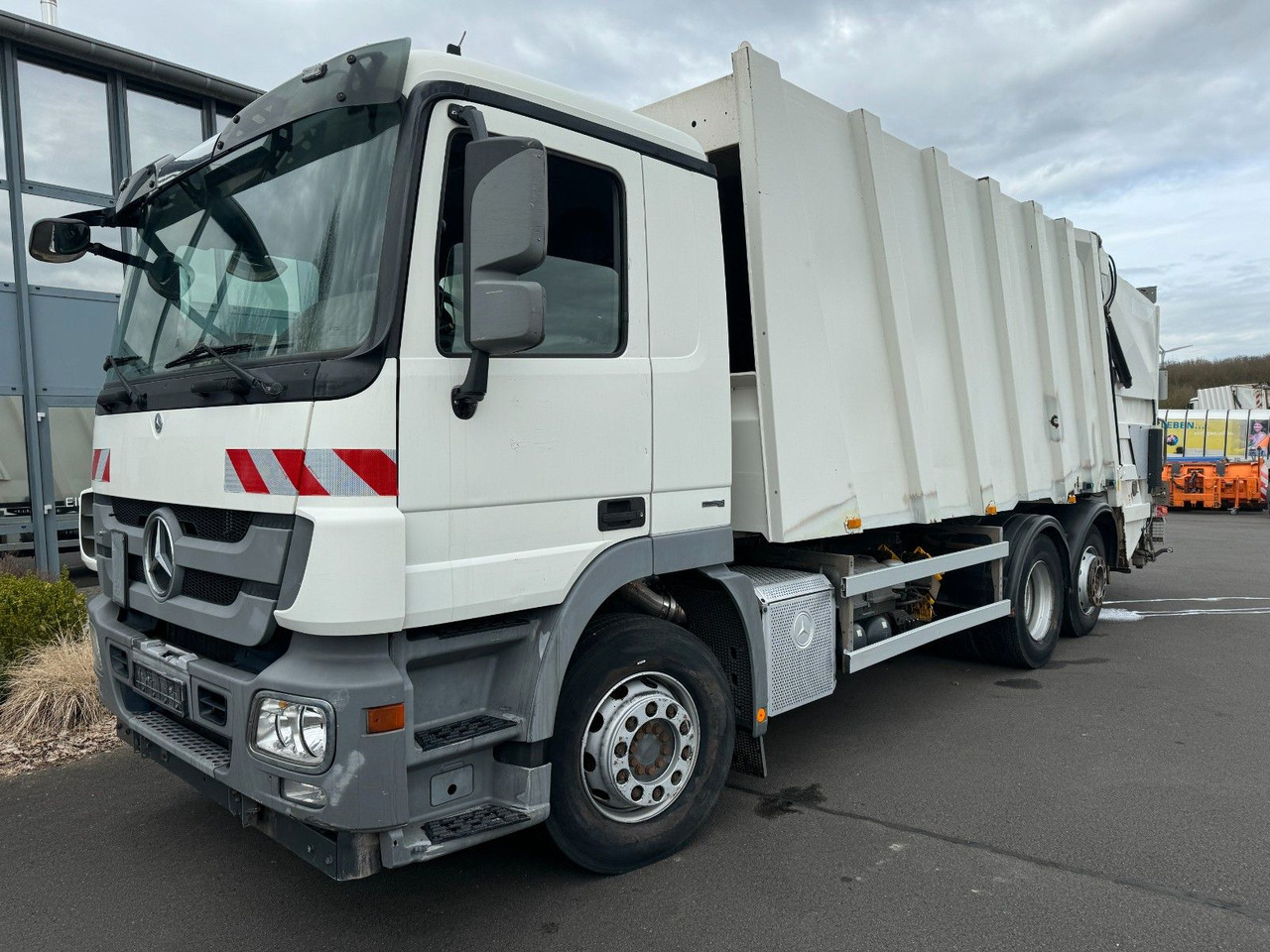 Mercedes-Benz Actros 2532 6x2 MP3 Faun Power Press 524 Mercedes-Benz Actros 2532 6x2 MP3 Faun Power Press 524 - Søppelbil: bilde 1 Mercedes-Benz Actros 2532 6x2 MP3 Faun Power Press 524 Mercedes-Benz Actros 2532 6x2 MP3 Faun Power Press 524 - Søppelbil: bilde 1