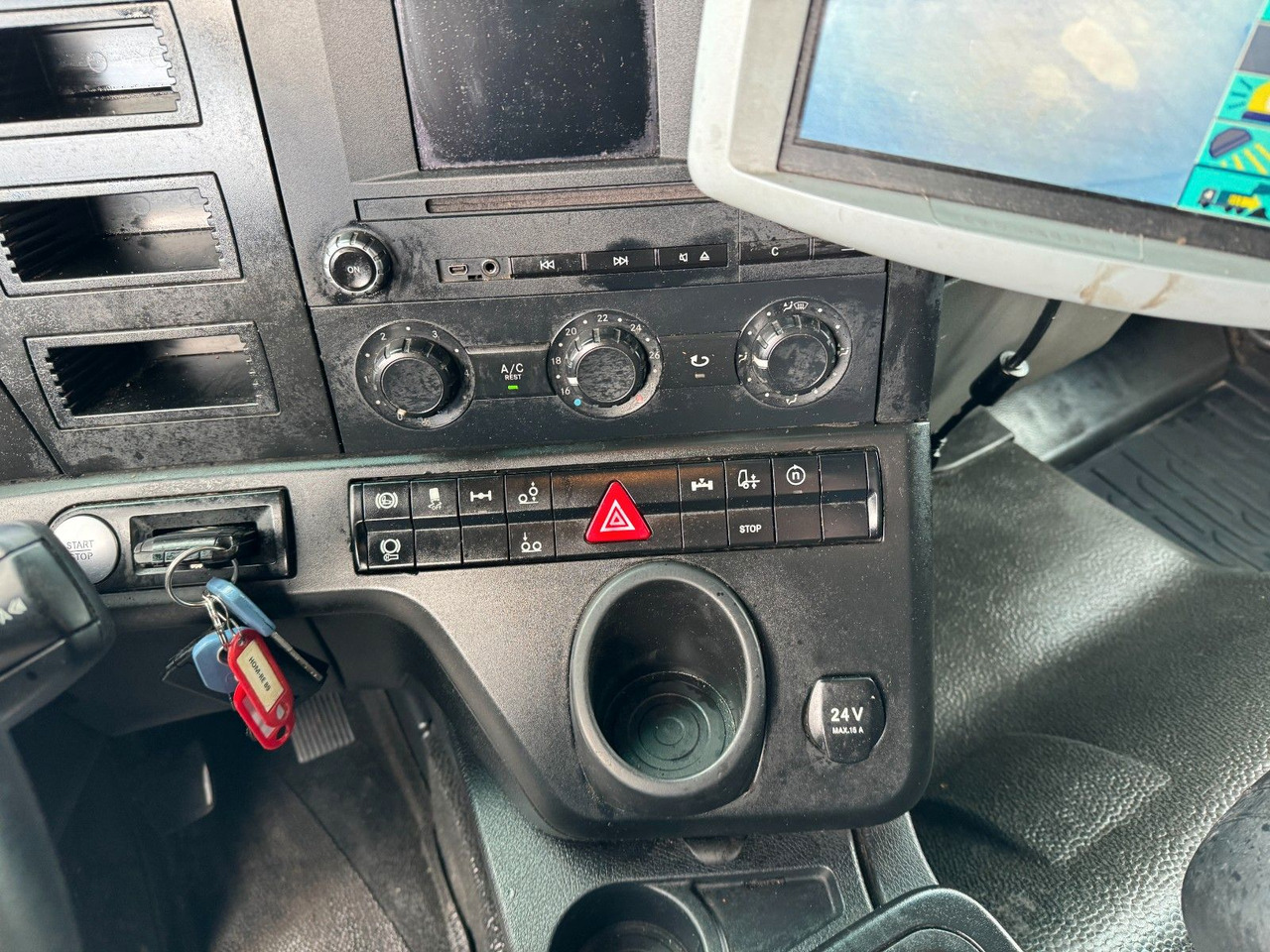 Leie Mercedes-Benz Antos 2533  6x2 Faun Rotopress 520 / Euro 6 Mercedes-Benz Antos 2533  6x2 Faun Rotopress 520 / Euro 6 Mercedes-Benz Antos 2533  6x2 Faun Rotopress 520 / Euro 6 Mercedes-Benz Antos 2533  6x2 Faun Rotopress 520 / Euro 6: bilde 13