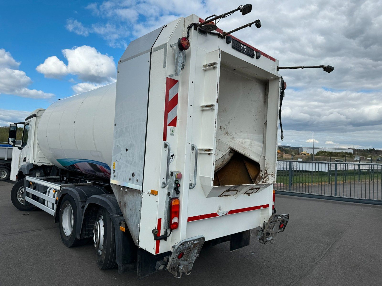 Leie Mercedes-Benz Antos 2533  6x2 Faun Rotopress 520 / Euro 6 Mercedes-Benz Antos 2533  6x2 Faun Rotopress 520 / Euro 6 Mercedes-Benz Antos 2533  6x2 Faun Rotopress 520 / Euro 6 Mercedes-Benz Antos 2533  6x2 Faun Rotopress 520 / Euro 6: bilde 7