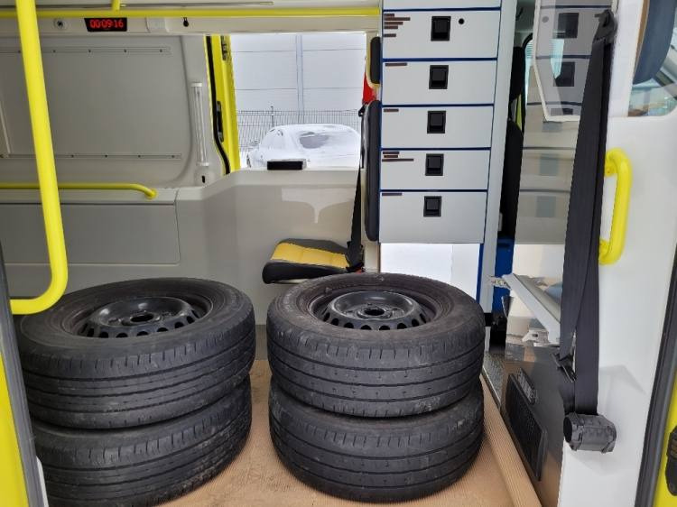 FORD TRANSIT 2,0TDI AMBULANCE KLIMA 4.2018 EURO 6, 3 UNITS - Ambulanse: bilde 5 FORD TRANSIT 2,0TDI AMBULANCE KLIMA 4.2018 EURO 6, 3 UNITS - Ambulanse: bilde 5