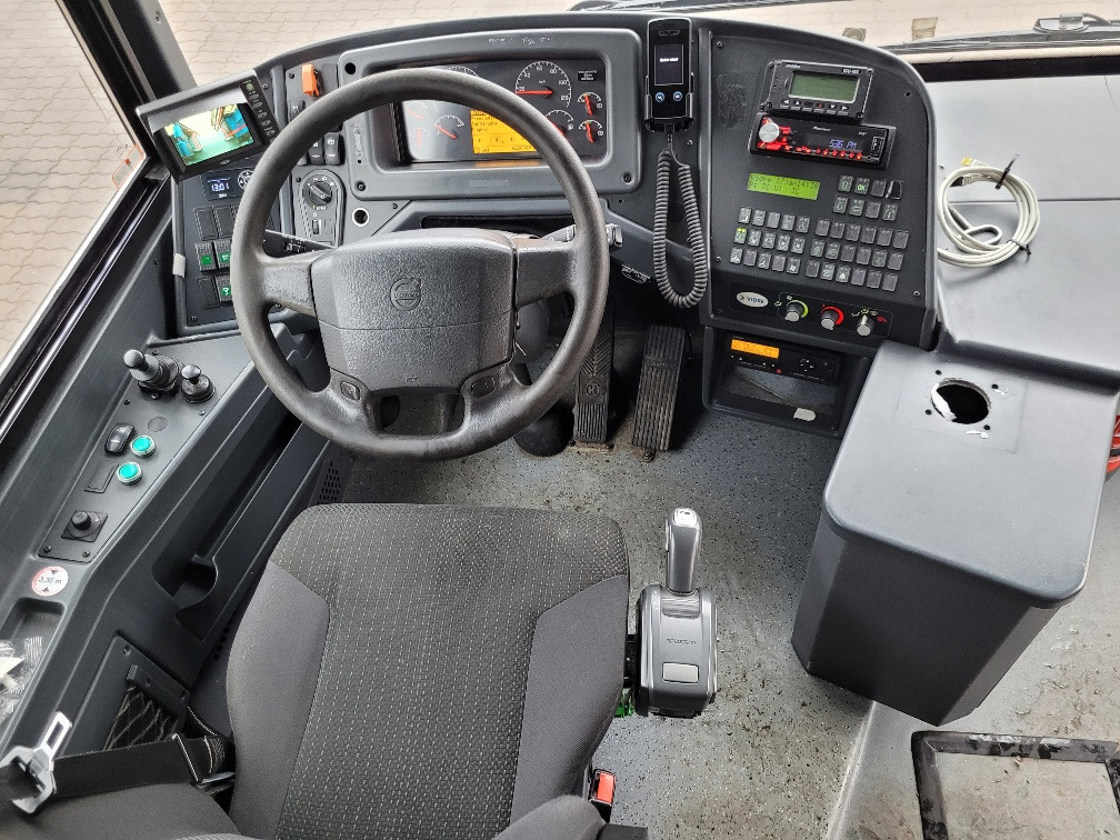 Forstadsbus VOLVO B9R VEST CONTRAST, KLIIMA, 10.2012, EURO 5, HANDICAP LIFT, 51 seats, 12,8m: bilde 12 Forstadsbus VOLVO B9R VEST CONTRAST, KLIIMA, 10.2012, EURO 5, HANDICAP LIFT, 51 seats, 12,8m: bilde 12