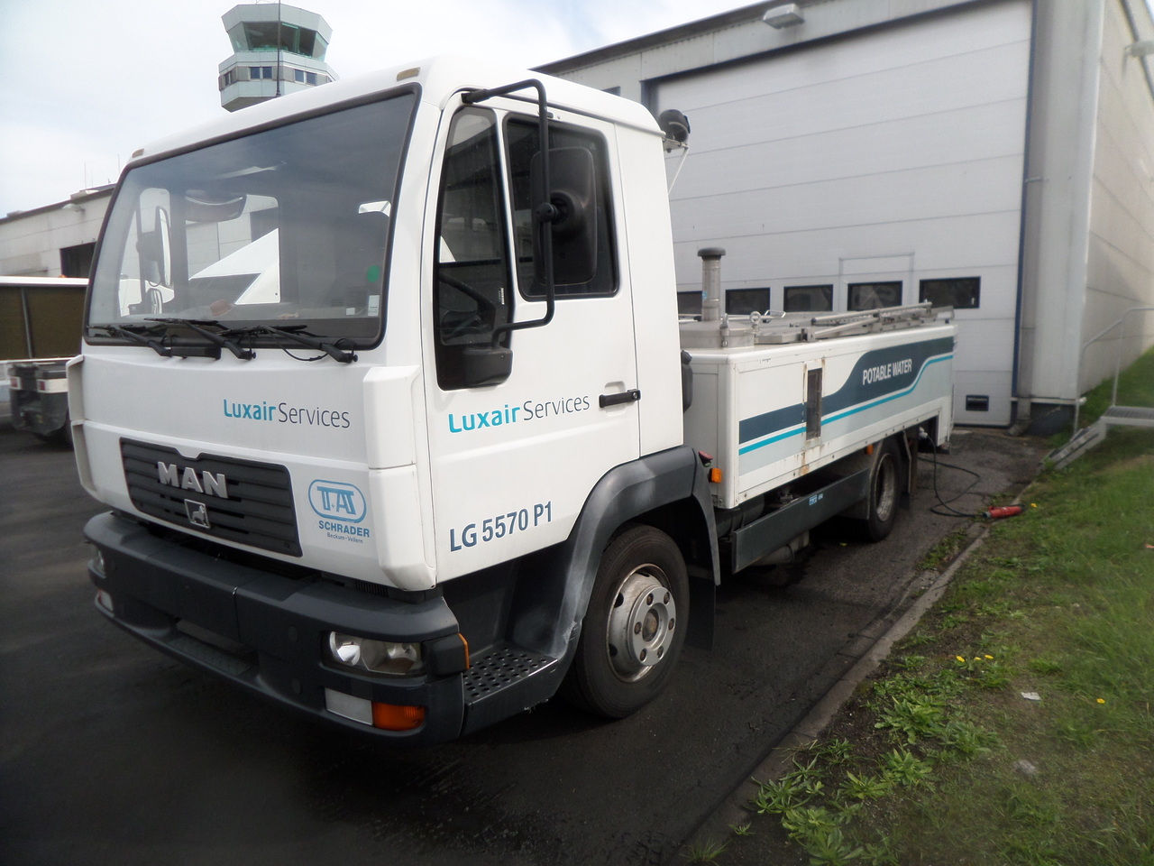Schrader Water truck WSU 3000 MAN - Flyplassutstyr: bilde 1 Schrader Water truck WSU 3000 MAN - Flyplassutstyr: bilde 1