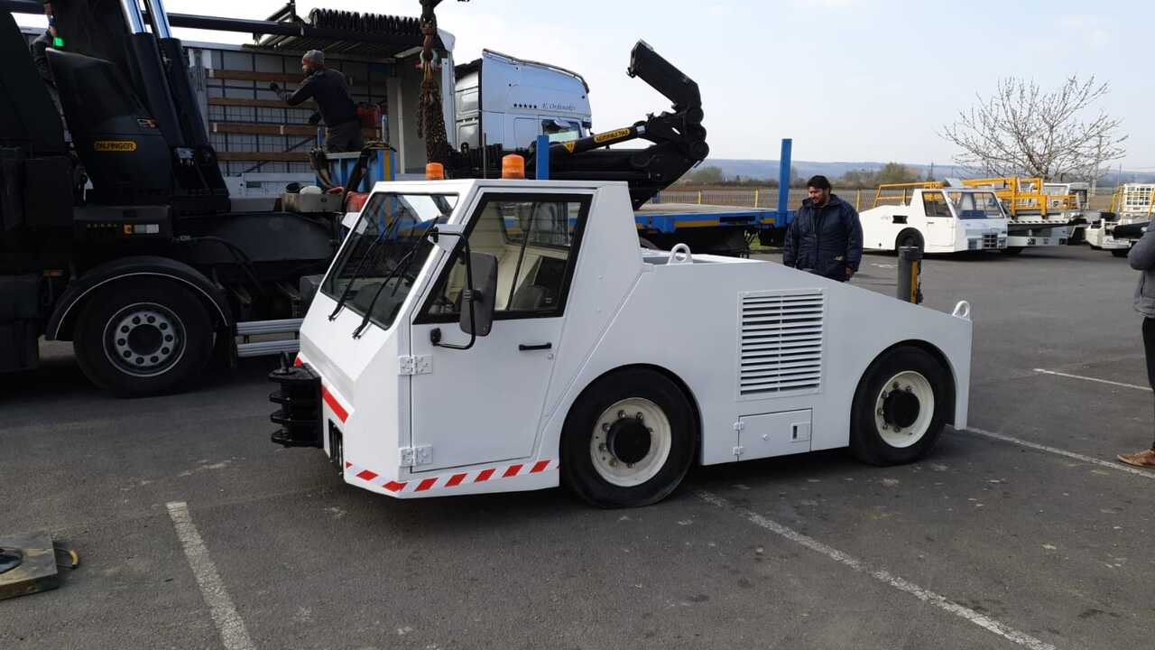 SOVAM K100 - Pushbacktraktor: bilde 2 SOVAM K100 - Pushbacktraktor: bilde 2