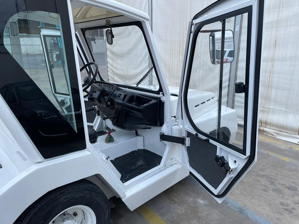 TLD TMX30 - Pushbacktraktor: bilde 4 TLD TMX30 - Pushbacktraktor: bilde 4