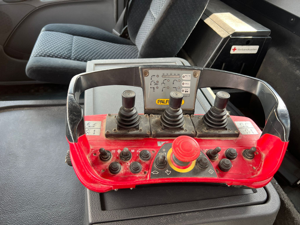 MERCEDES-BENZ Actros 1841 K 2-Achs Kipper Kran Funk 2xhydr+Greifer - Tippbil, Kranbil: bilde 4 MERCEDES-BENZ Actros 1841 K 2-Achs Kipper Kran Funk 2xhydr+Greifer - Tippbil, Kranbil: bilde 4