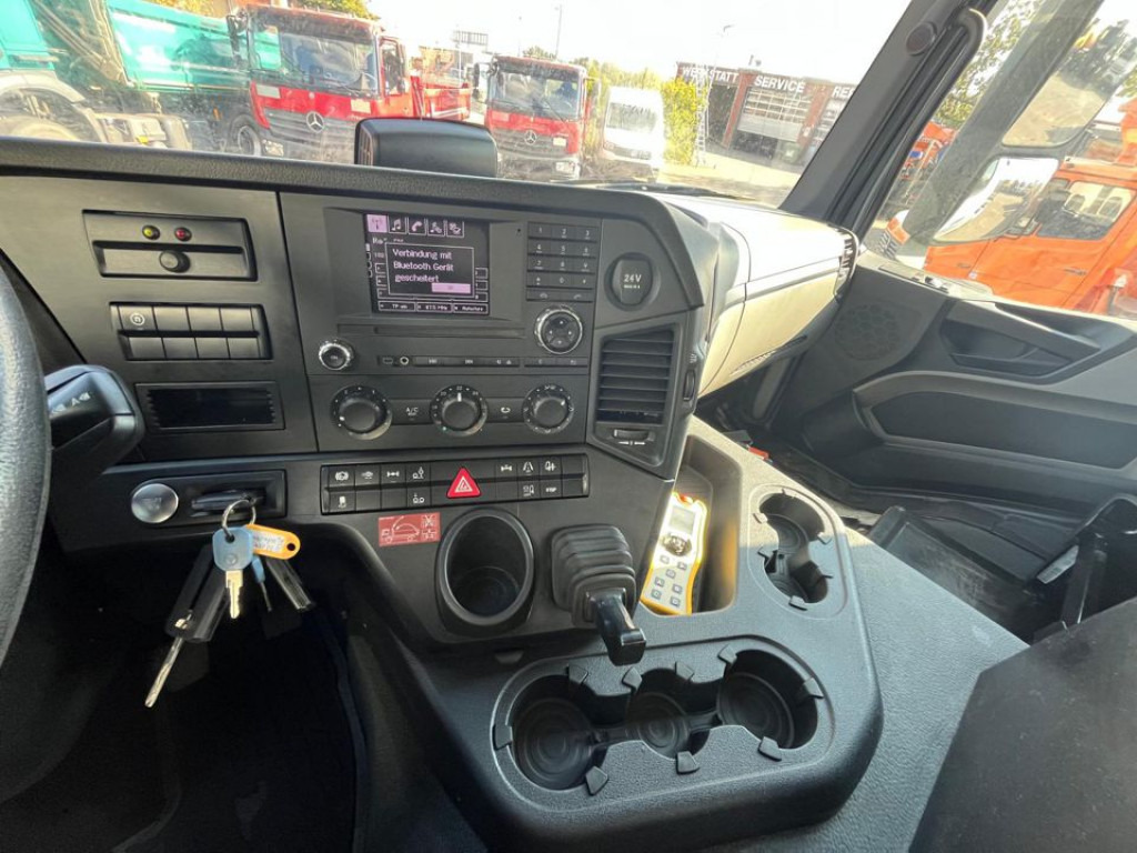MERCEDES-BENZ Antos 2543 L 6x2 Abrollkipper mit Kran Funk+Greiferst. - Krokbil, Kranbil: bilde 2 MERCEDES-BENZ Antos 2543 L 6x2 Abrollkipper mit Kran Funk+Greiferst. - Krokbil, Kranbil: bilde 2