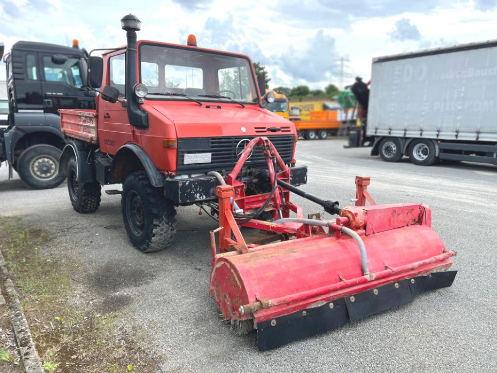MERCEDES-BENZ Unimog U 424 2-Achs Allradkipper Front+Heckhydraulik Besen - Tippbil: bilde 2 MERCEDES-BENZ Unimog U 424 2-Achs Allradkipper Front+Heckhydraulik Besen - Tippbil: bilde 2