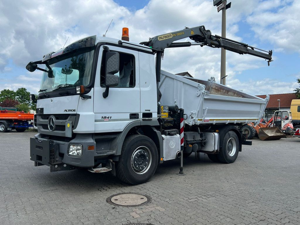 Mercedes-Benz Actros 1841 K 2-Achs Kipper Kran Funk/2xhydr+Gre Mercedes-Benz Actros 1841 K 2-Achs Kipper Kran Funk/2xhydr+Gre - Tippbil, Kranbil: bilde 1 Mercedes-Benz Actros 1841 K 2-Achs Kipper Kran Funk/2xhydr+Gre Mercedes-Benz Actros 1841 K 2-Achs Kipper Kran Funk/2xhydr+Gre - Tippbil, Kranbil: bilde 1