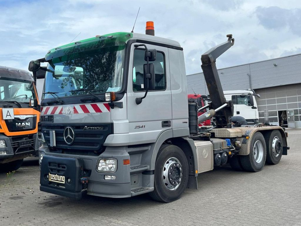 Mercedes-Benz Actros 2641 L 6x2 Abrollkipper 159TKM kuz.Radsta - Krokbil: bilde 1 Mercedes-Benz Actros 2641 L 6x2 Abrollkipper 159TKM kuz.Radsta - Krokbil: bilde 1