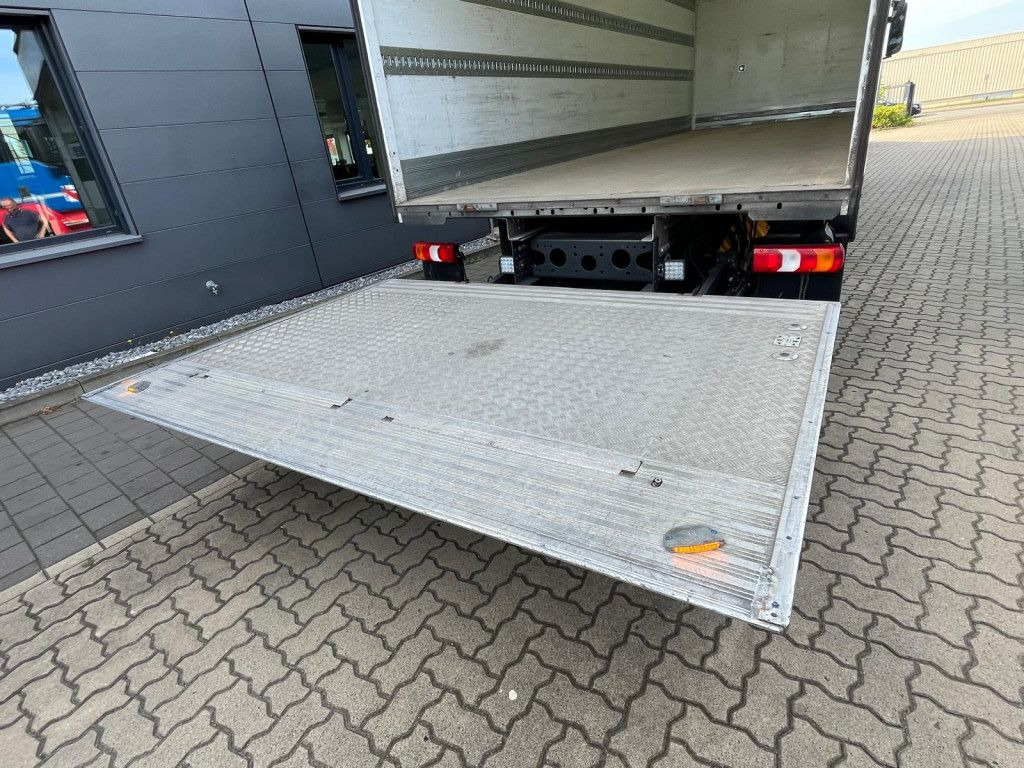 Mercedes-Benz Antos 1830 L nR 4x2 Standardkoffer LBW LBW 2to+F Mercedes-Benz Antos 1830 L nR 4x2 Standardkoffer LBW LBW 2to+F - Skapbil: bilde 5 Mercedes-Benz Antos 1830 L nR 4x2 Standardkoffer LBW LBW 2to+F Mercedes-Benz Antos 1830 L nR 4x2 Standardkoffer LBW LBW 2to+F - Skapbil: bilde 5