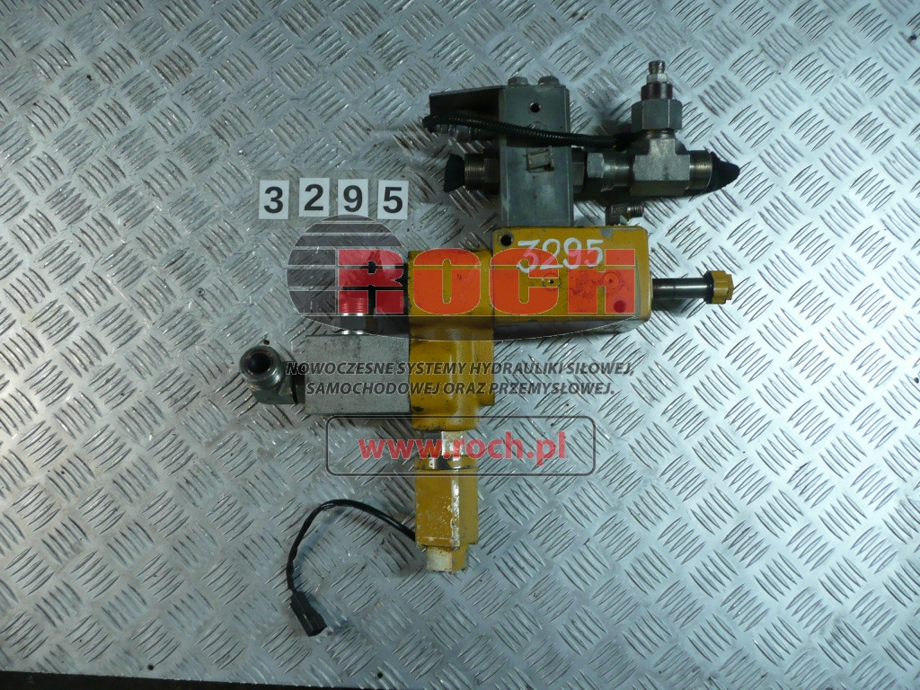 CATERPILLAR 297-0370 HE02 1800777 - 2 SEKCYJNY + 196-0826 HF00 + 199-1910 + CEWKA - Hydraulisk ventil: bilde 1 CATERPILLAR 297-0370 HE02 1800777 - 2 SEKCYJNY + 196-0826 HF00 + 199-1910 + CEWKA - Hydraulisk ventil: bilde 1