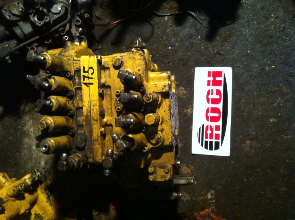 KOMATSU OYT449 OY01N - 9 SEKCYJNY - Hydraulisk ventil for Bygg og anlegg: bilde 1 KOMATSU OYT449 OY01N - 9 SEKCYJNY - Hydraulisk ventil for Bygg og anlegg: bilde 1