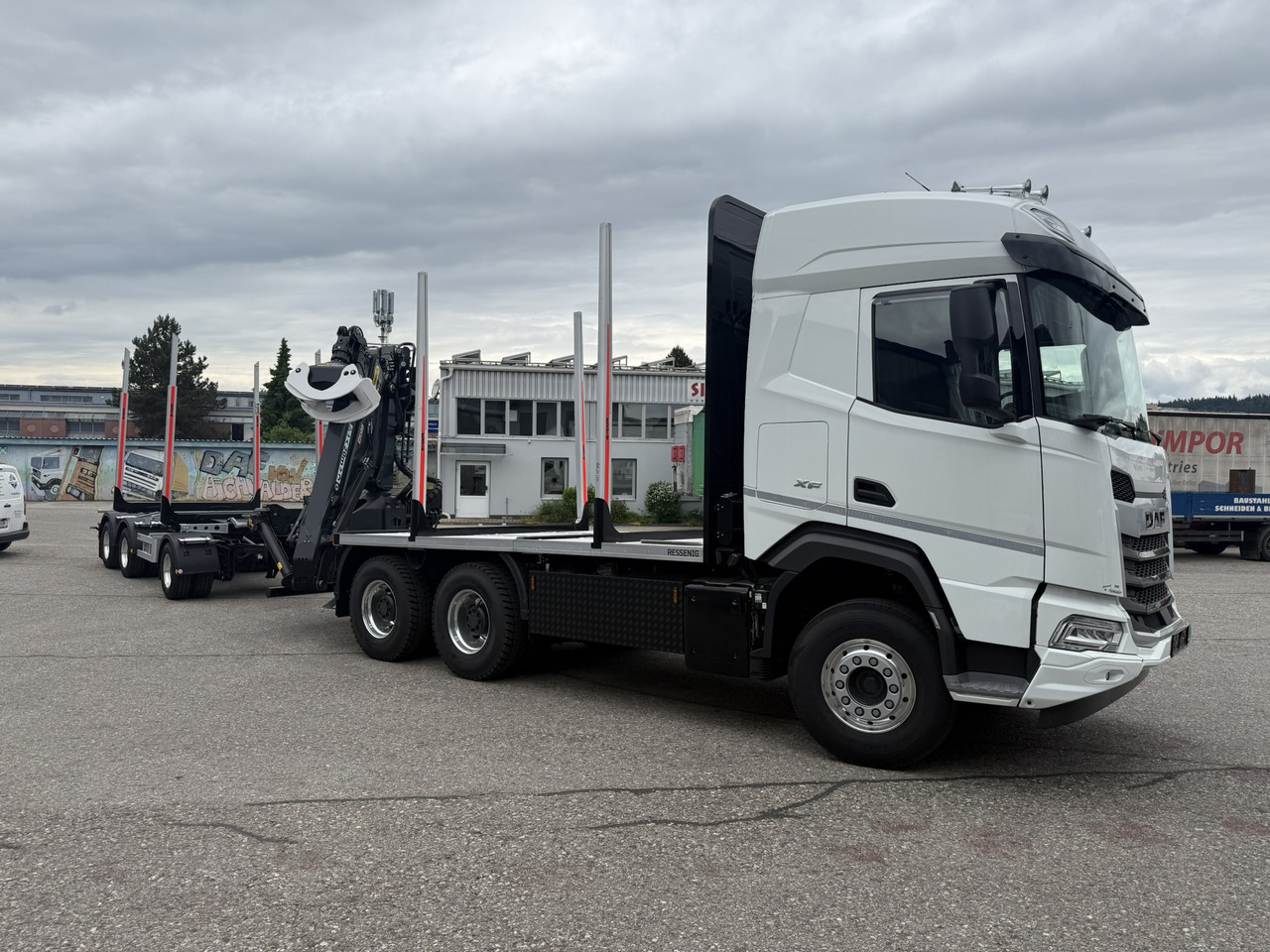 DAF XF FAT XF 530 - Tømmerbil, Kranbil: bilde 1 DAF XF FAT XF 530 - Tømmerbil, Kranbil: bilde 1