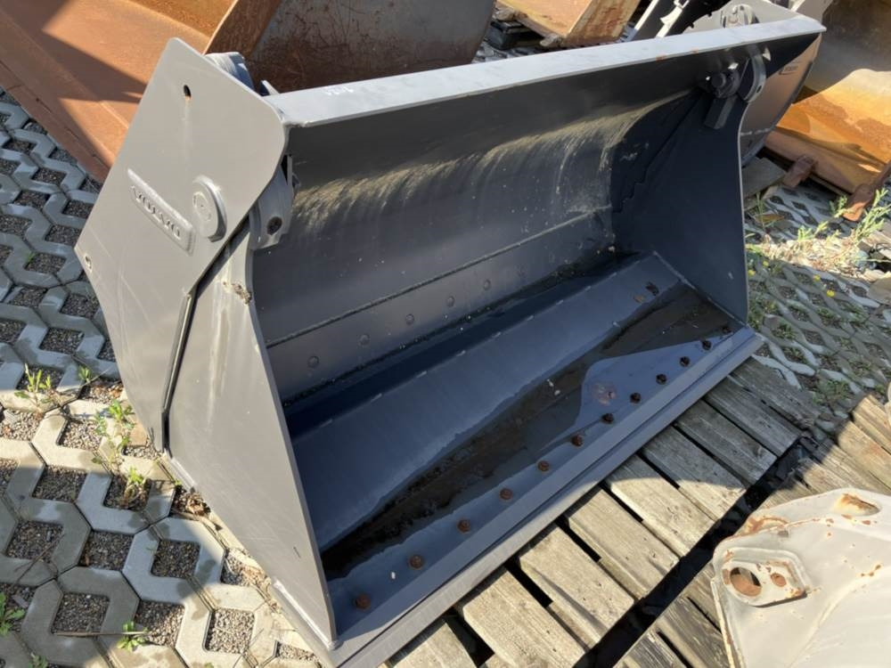 Volvo Klappschaufel mit Messer -P Aufnahme - Skuffe: bilde 1 Volvo Klappschaufel mit Messer -P Aufnahme - Skuffe: bilde 1