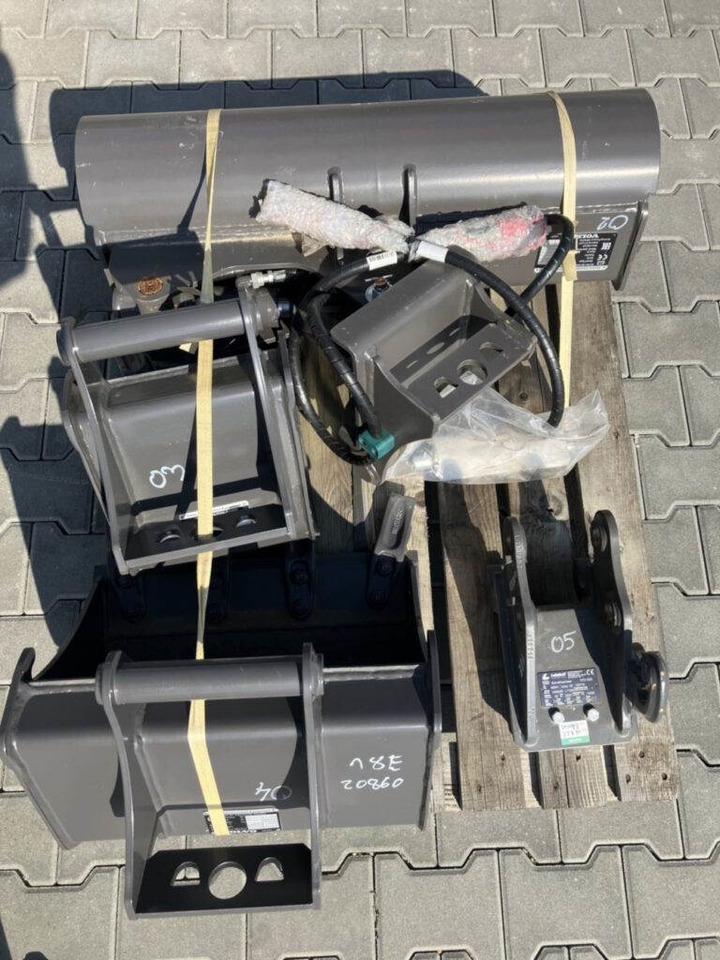 Volvo Löffelset inkl. Schnellwechsler für EC18 - Traktorgraver: bilde 2 Volvo Löffelset inkl. Schnellwechsler für EC18 - Traktorgraver: bilde 2