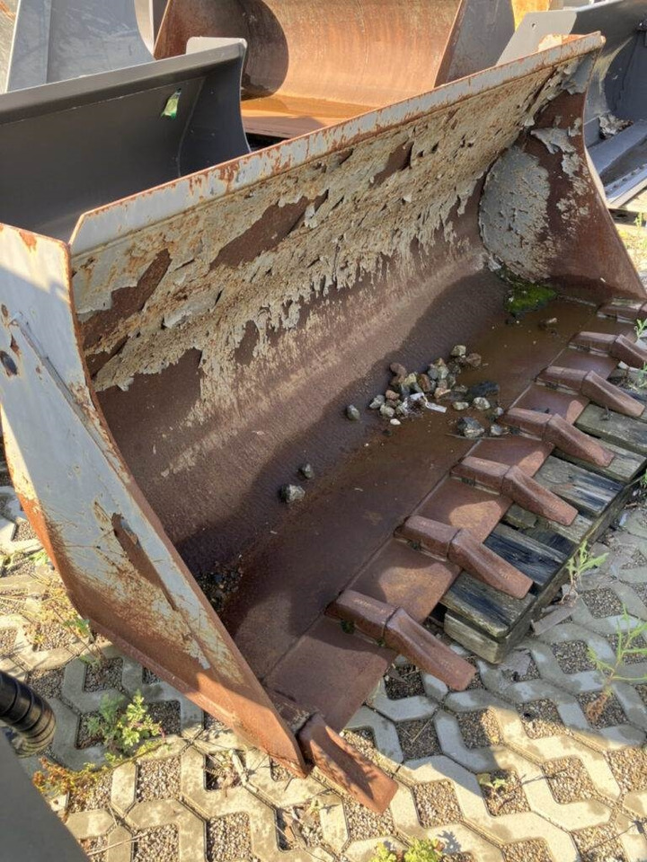 Volvo Schaufel mit Zähnen TPZ - Skuffe: bilde 1 Volvo Schaufel mit Zähnen TPZ - Skuffe: bilde 1