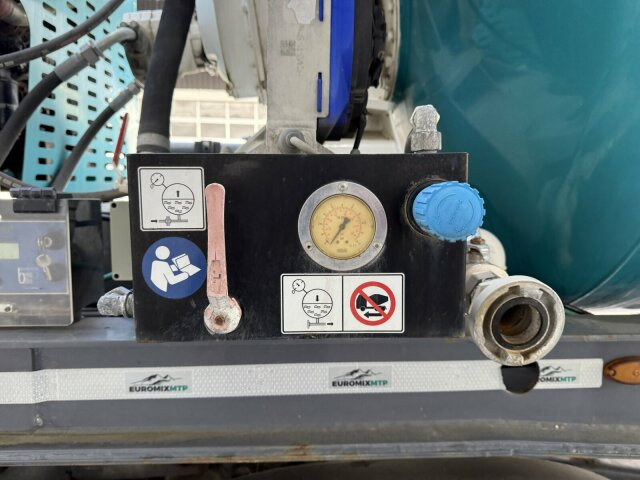 Betonmischer-Auflieger Euromix 12 m³ mit Motor - Betongsemi: bilde 4 Betonmischer-Auflieger Euromix 12 m³ mit Motor - Betongsemi: bilde 4