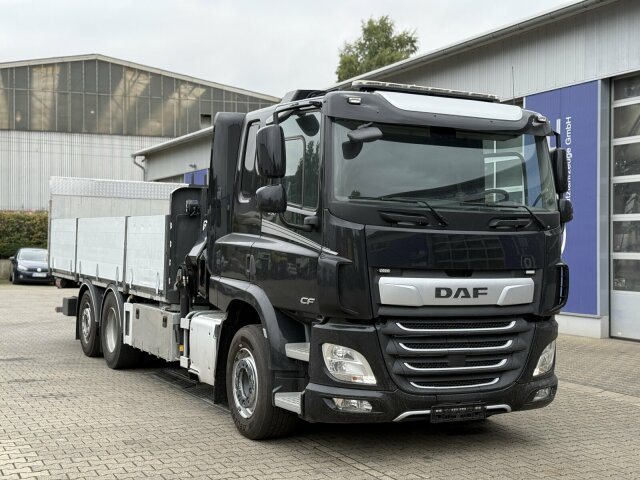 DAF CF 450 FAN 6x2 Pritsche mit Kran HIAB 188 E-6 - Kranbil: bilde 1 DAF CF 450 FAN 6x2 Pritsche mit Kran HIAB 188 E-6 - Kranbil: bilde 1