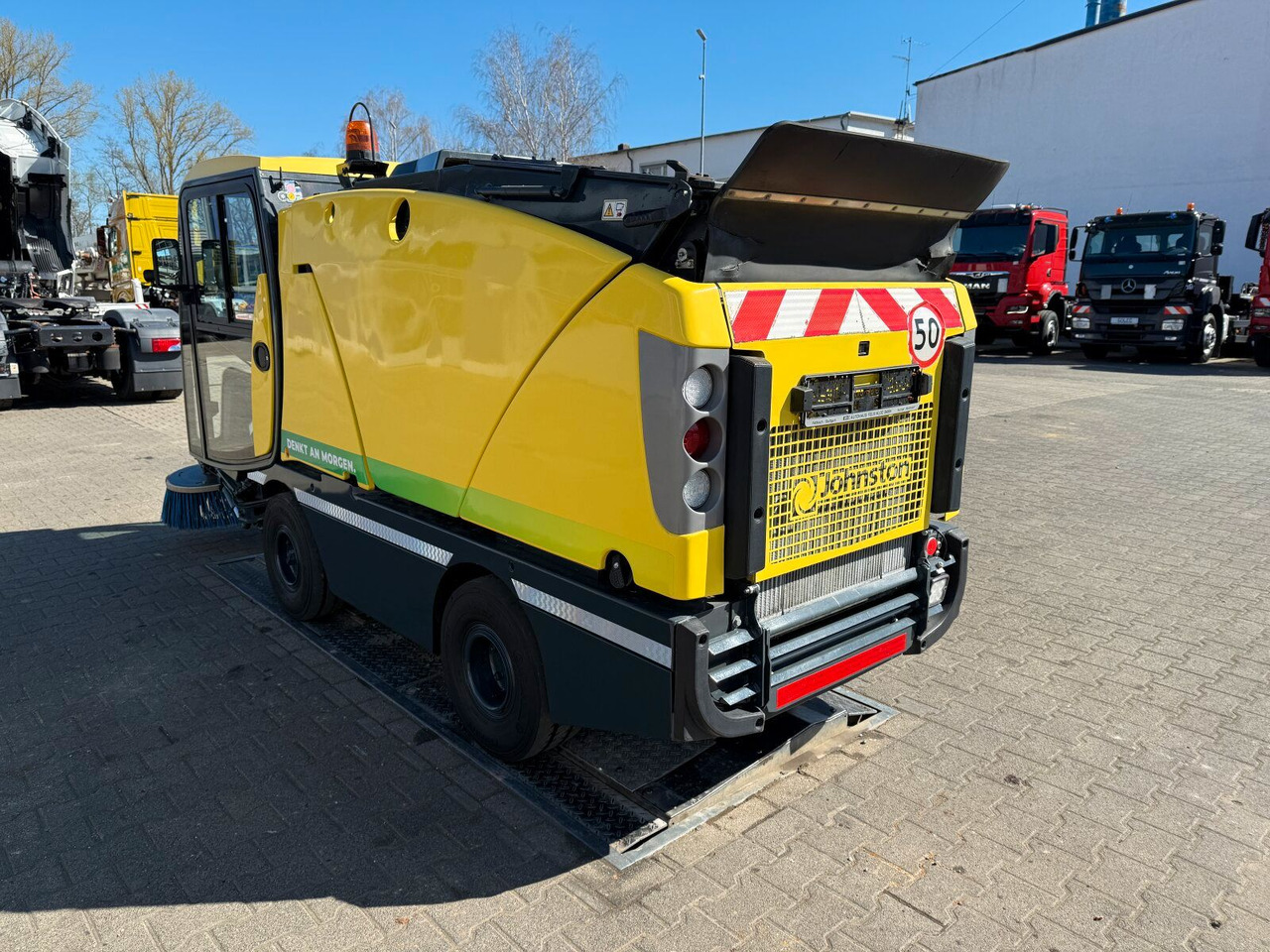 Johnston C202 Kleinkehrmaschine 2 M³ - 6.000 h - Feiebil: bilde 5 Johnston C202 Kleinkehrmaschine 2 M³ - 6.000 h - Feiebil: bilde 5