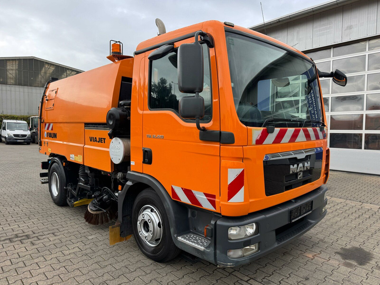 MAN 12.220 4x2 BL Kehrmaschine Viajet 5RHS - Feiebil: bilde 1 MAN 12.220 4x2 BL Kehrmaschine Viajet 5RHS - Feiebil: bilde 1