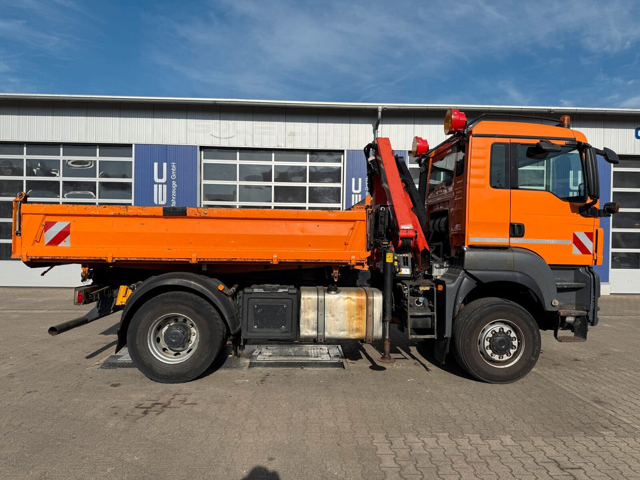 MAN TGA 18.360 4x4 Dreiseiten-Kipper Kran PALFINGER - Kranbil: bilde 2 MAN TGA 18.360 4x4 Dreiseiten-Kipper Kran PALFINGER - Kranbil: bilde 2