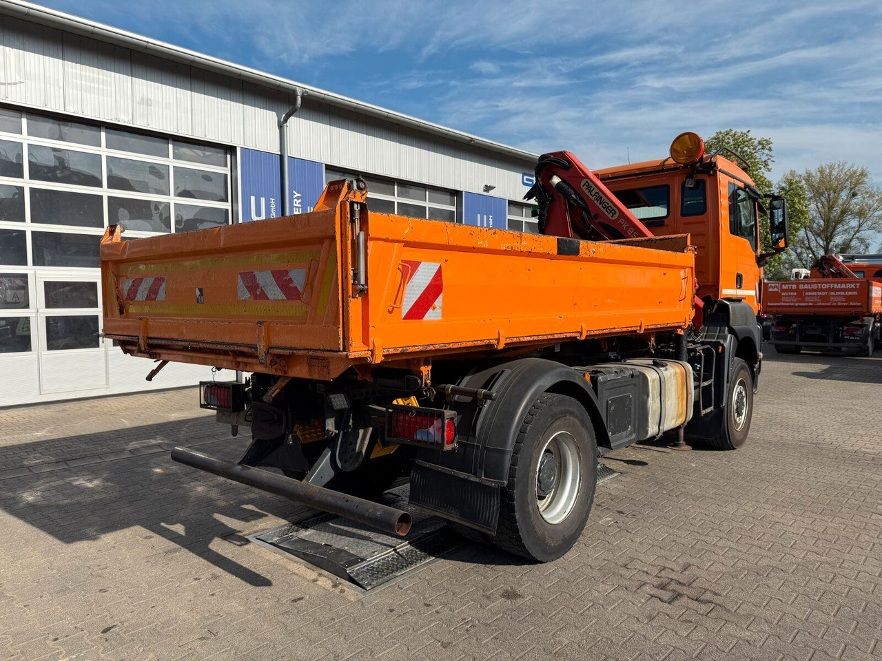 MAN TGA 18.360 4x4 Dreiseiten-Kipper Kran PALFINGER - Kranbil: bilde 3 MAN TGA 18.360 4x4 Dreiseiten-Kipper Kran PALFINGER - Kranbil: bilde 3