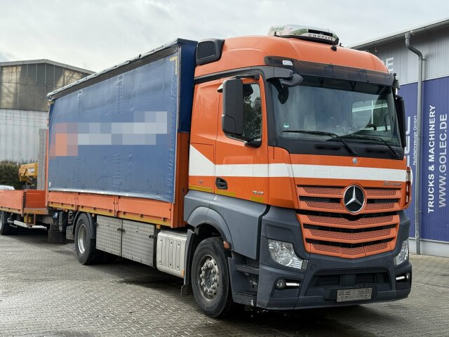 Mercedes-Benz Actros 4x2 Pritsche Plane Laderampe + Anhänger - Kapellbil: bilde 1 Mercedes-Benz Actros 4x2 Pritsche Plane Laderampe + Anhänger - Kapellbil: bilde 1