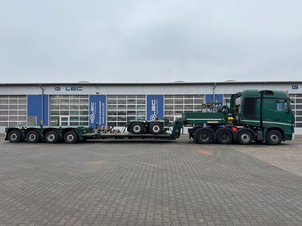Mercedes-Benz ACTROS 4163 8x4 Schwerlast +Tieflader 4+2 *83 T - Trekkvogn: bilde 4 Mercedes-Benz ACTROS 4163 8x4 Schwerlast +Tieflader 4+2 *83 T - Trekkvogn: bilde 4